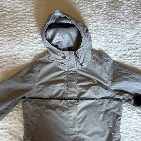 The North Face rain jacket size small, never worn - Picture 7 of 10